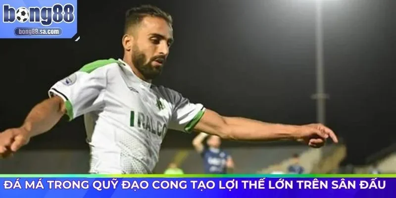 Đá má trong quỹ đạo cong tạo lợi thế lớn trên sân đấu